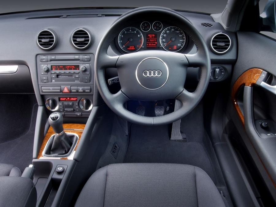 Торпедо Audi A3 2.0 FSI (8P) 2003 года  (UK) (фото 7 из 9)